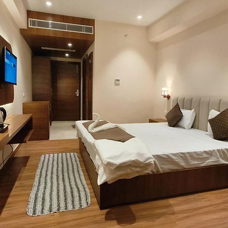 Hotel Blue Sapphire Kota  Bagian luar foto