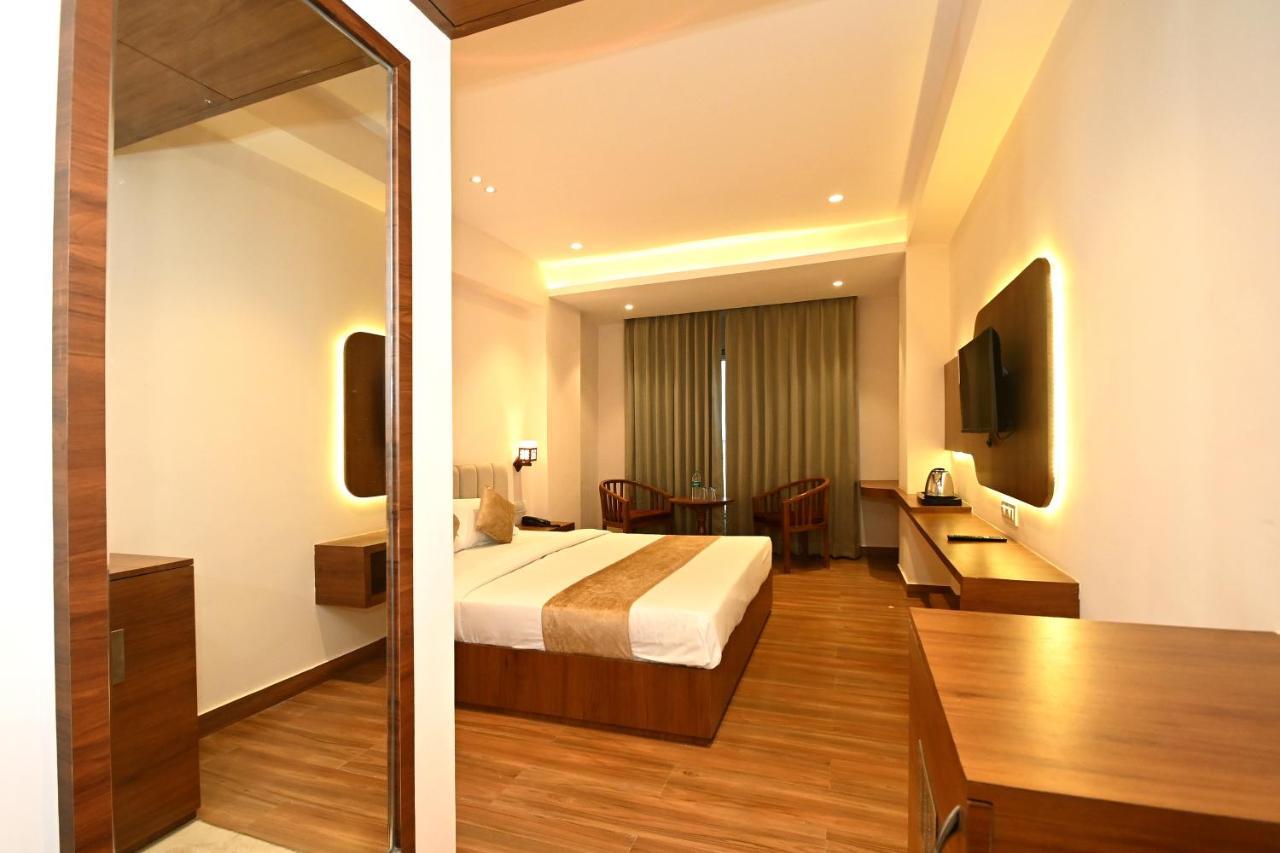 Hotel Blue Sapphire Kota  Bagian luar foto