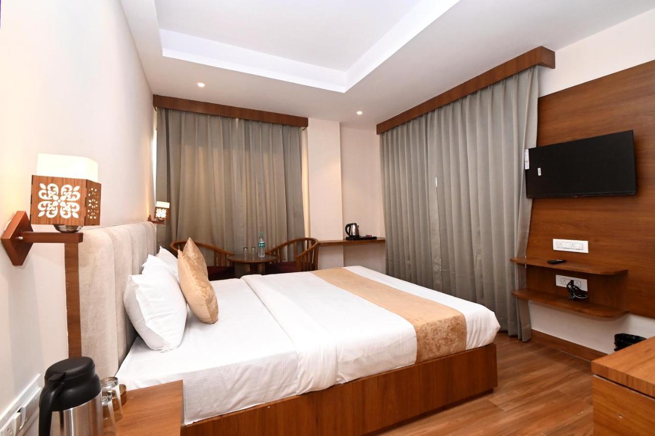 Hotel Blue Sapphire Kota  Bagian luar foto