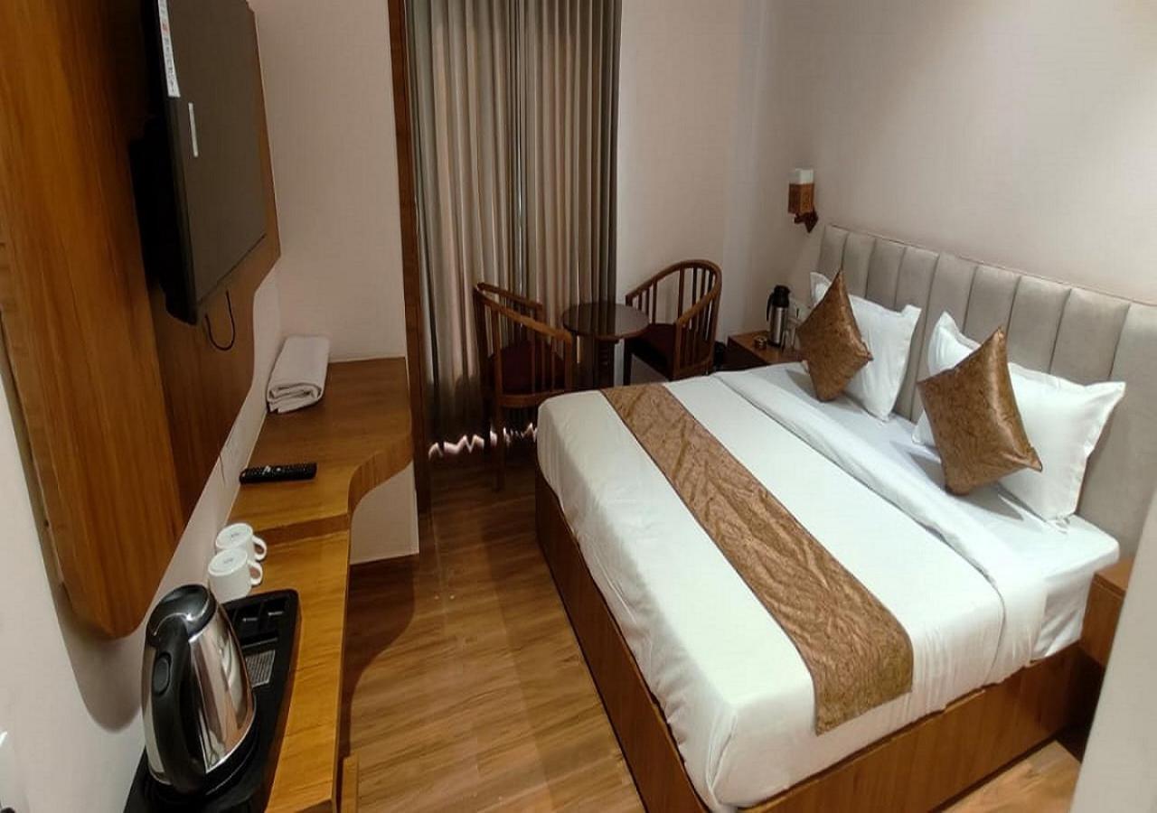 Hotel Blue Sapphire Kota  Bagian luar foto