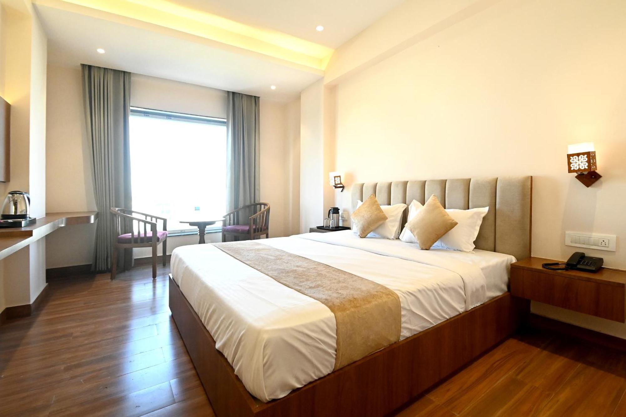 Hotel Blue Sapphire Kota  Bagian luar foto
