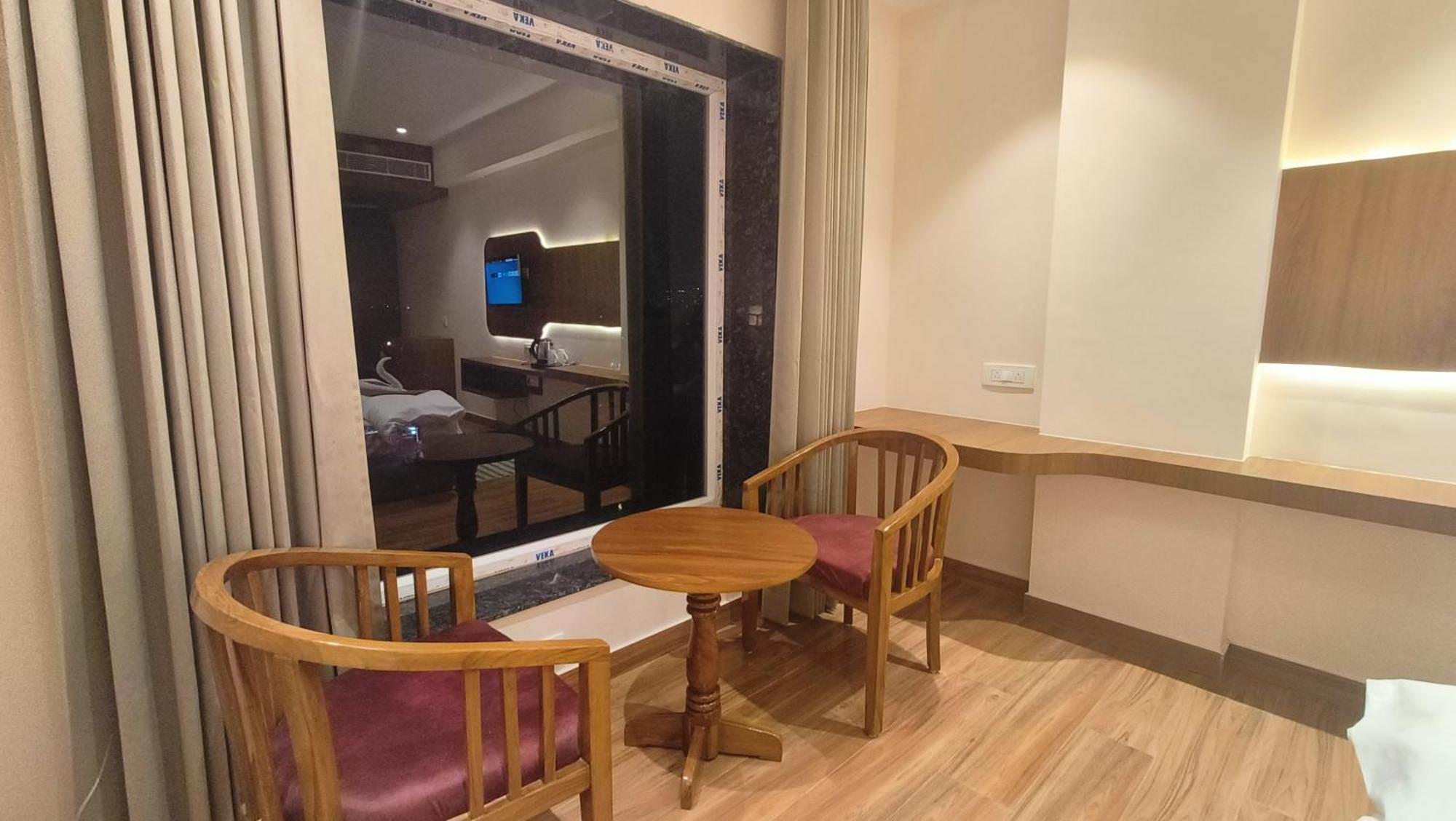 Hotel Blue Sapphire Kota  Bagian luar foto