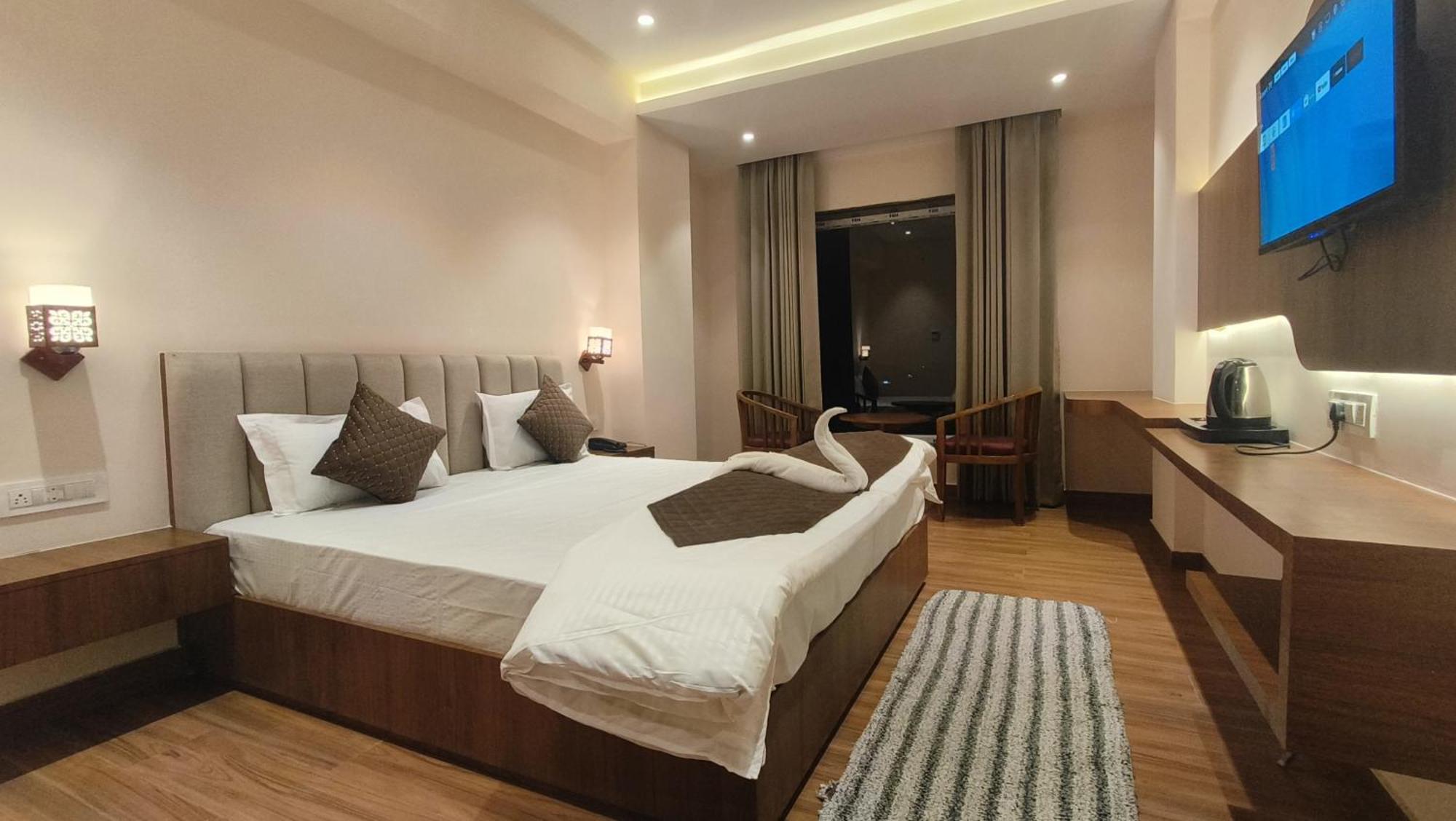 Hotel Blue Sapphire Kota  Bagian luar foto